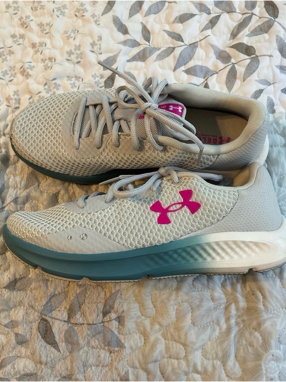 Under Armour Women's Light Gray Athletic Shoes with Pink Logo and Teal Sole